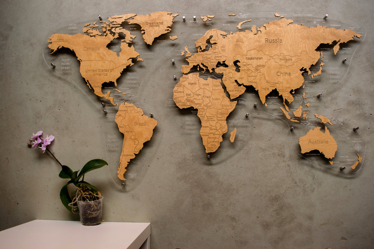 Деревянная карта мира на основе органического стекла